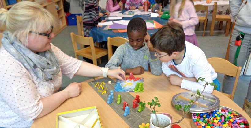 Der Klassenelternbeirat wird von den Eltern jeder Klasse alle zwei Jahre für zwei Jahre gewählt.