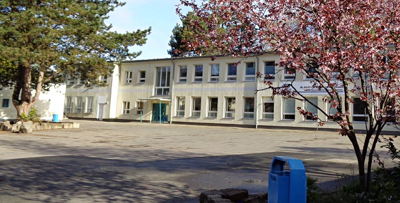 Die Albert-Schweitzer-Schule Wedel (kurz ASS) ist eine der wenigen gebundenen Ganztagsschulen in Schleswig-Holstein.