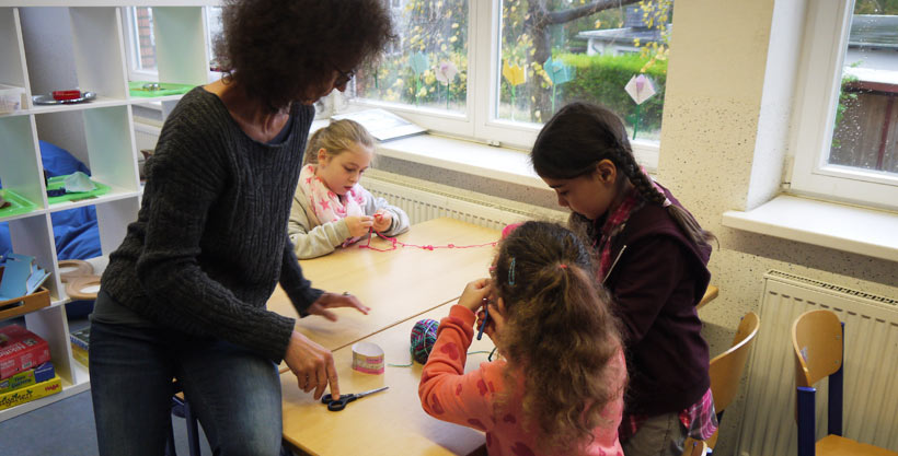 In der freien Lernzeit des Ganztages sind insgesamt 22 Mitarbeiterinnen und Mitarbeiter an der Albert-Schweitzer-Schule Wedel tätig.