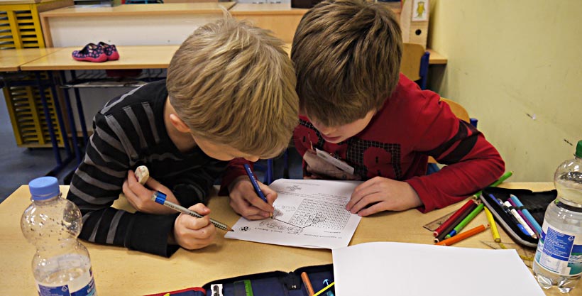 Bei der Mathematik-Olympiade stellen Kinder ihre besondere Leistungsfähigkeit auf mathematischem Gebiet unter Beweis.